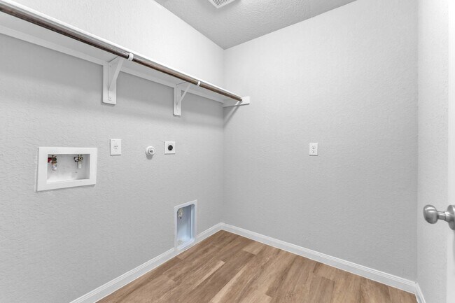 Building Photo - 1044 Raceland Rd