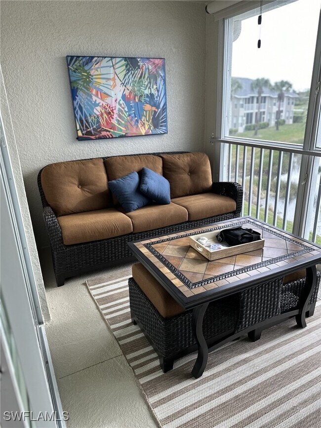 Building Photo - 10381 McArthur Palms Ln