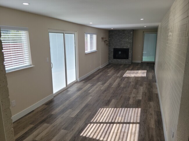 Building Photo - 8471 Circle Dr