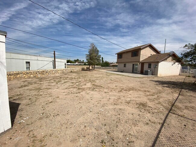 Building Photo - 6105 Hanley Way