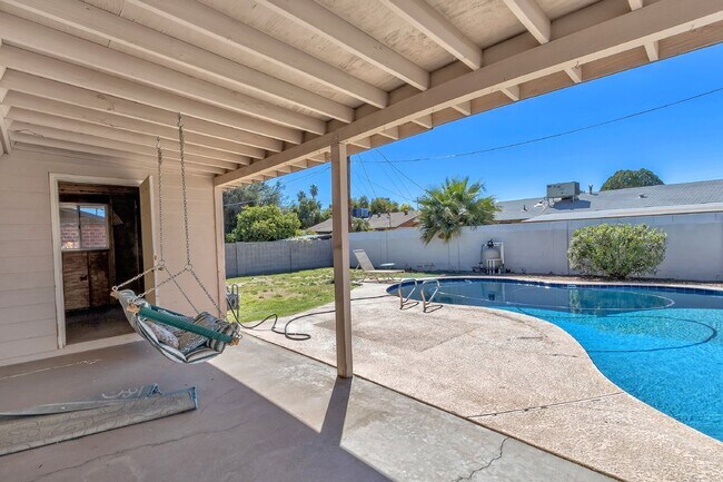 Building Photo - Old Town Remodeled Four Bedroom!