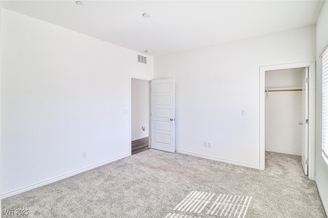 Building Photo - 216 Callen Falls Ave