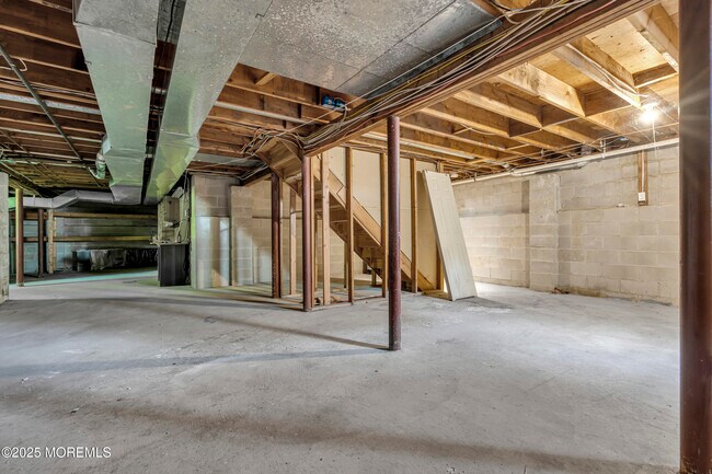 Building Photo - 219 Barnes Ln
