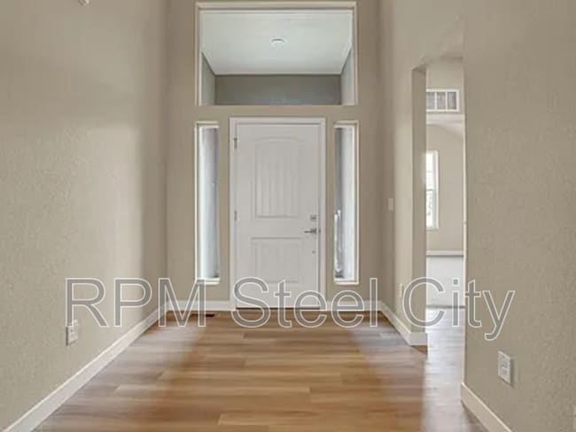 Building Photo - 753 S Laurue Dr