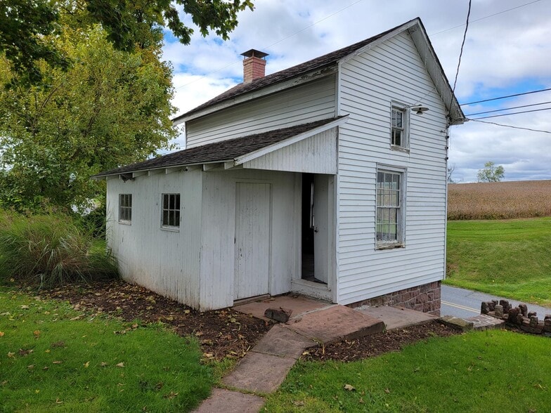 Building Photo - 124 Michters Rd