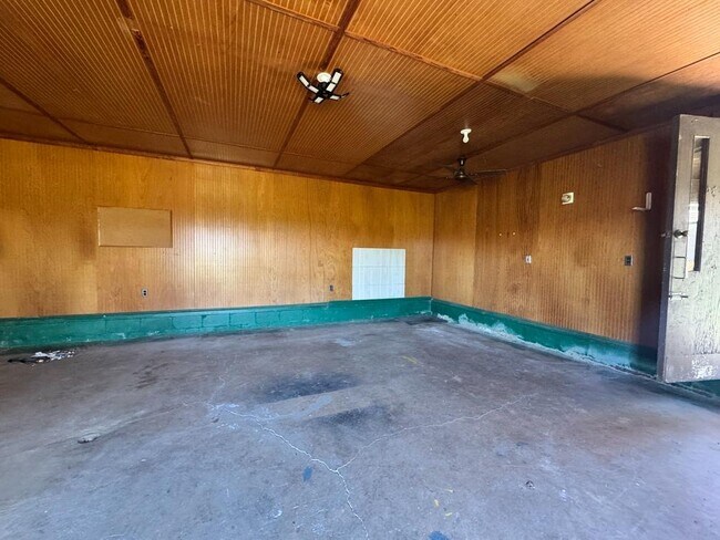 Building Photo - 1422 Old Peachland Rd