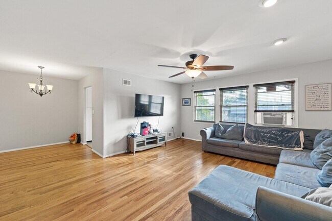 Primary Photo - 26 Briarwood Rd