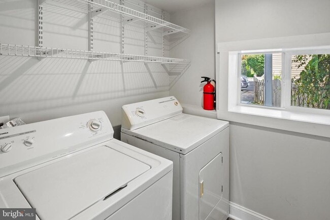 Building Photo - 2201 Alvin Ave