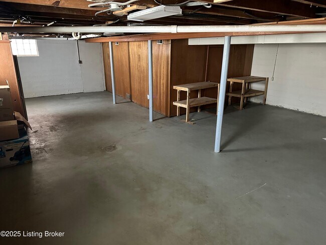 Building Photo - 332 E Esplanade Ave