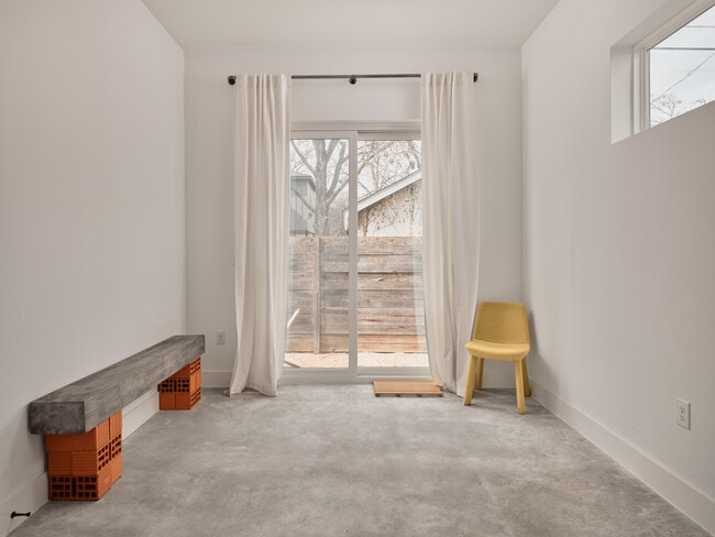 Building Photo - 910 Gullett St