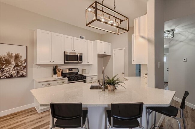 Building Photo - 1701 Hollow Tree Blvd