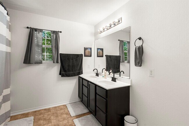 Building Photo - 1051 Dorn