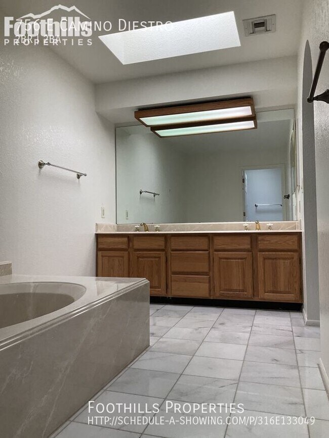 Building Photo - El Conquistador