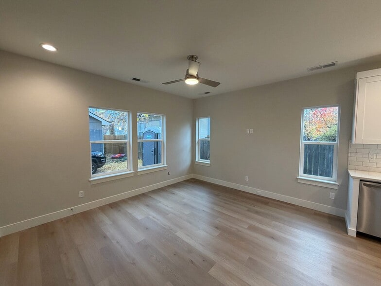 Family Room - 1713 W Boise Ave