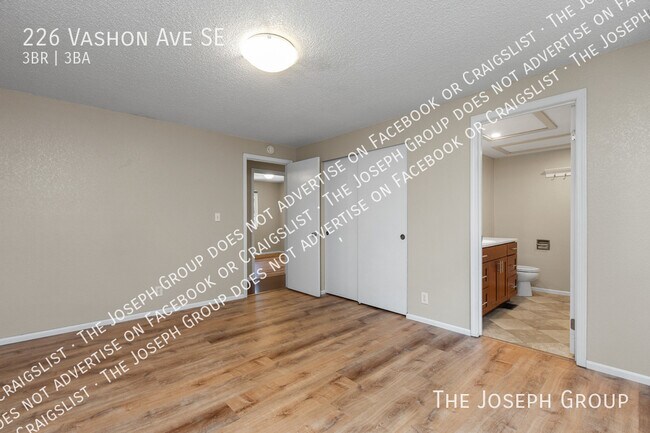 Building Photo - 226 Vashon Ave SE