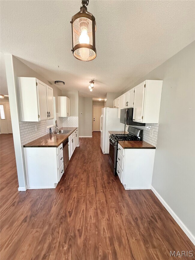 Building Photo - 3241 Tanglebrook Dr