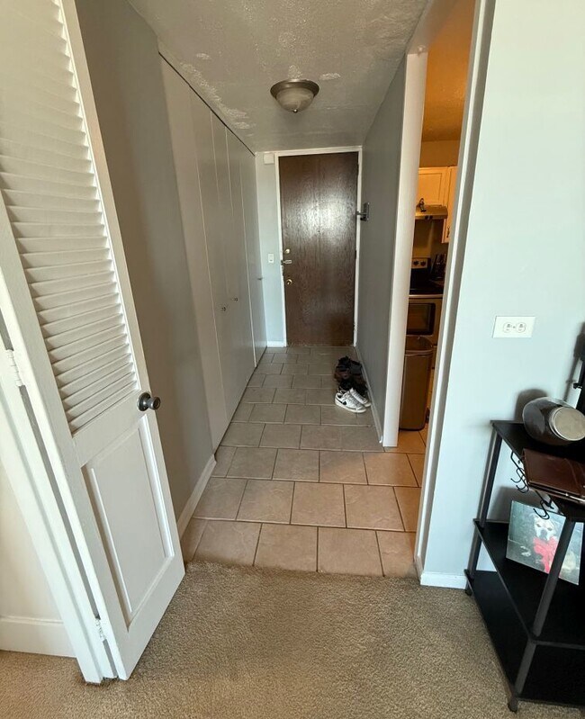 Building Photo - 720 W Gordon Terrace