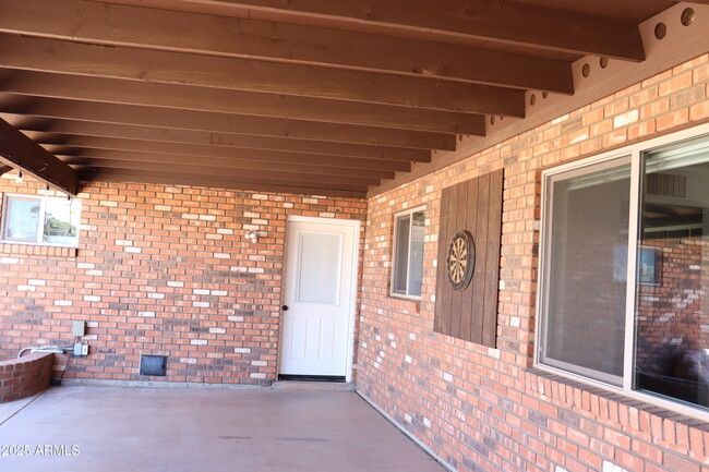 Building Photo - 1841 Lexington Dr