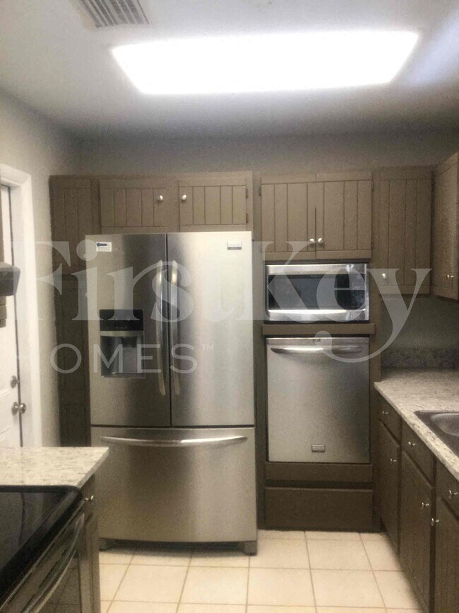 Building Photo - 19742 Carolina Cir