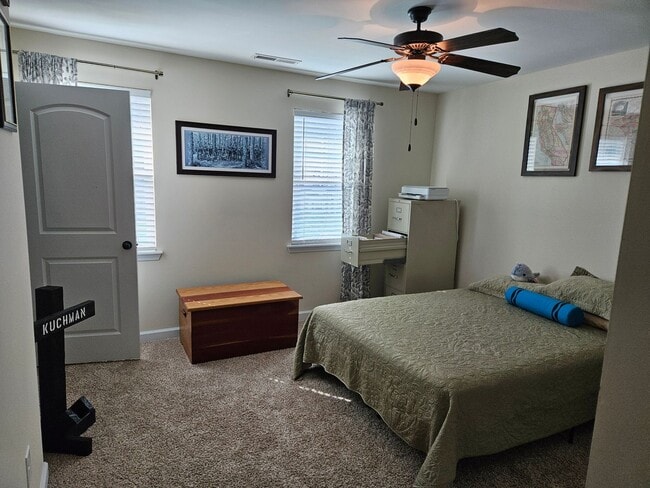 Building Photo - 2 bedroom, 2.5 bath unfurnished end unit townhouse in Sneads Ferry Justice Farm Townhome community