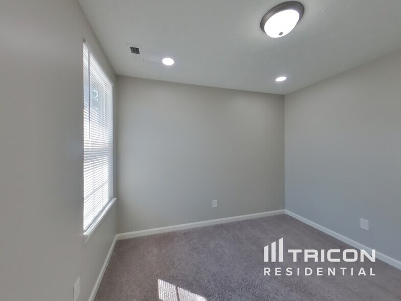 Building Photo - 16736 Yeoman Way