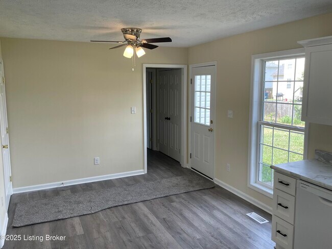 Building Photo - 9630 Combs Ln