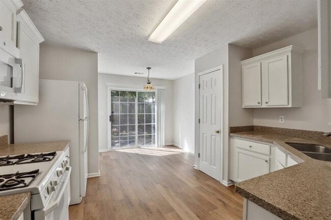 Building Photo - 2295 Winthrope Way Dr