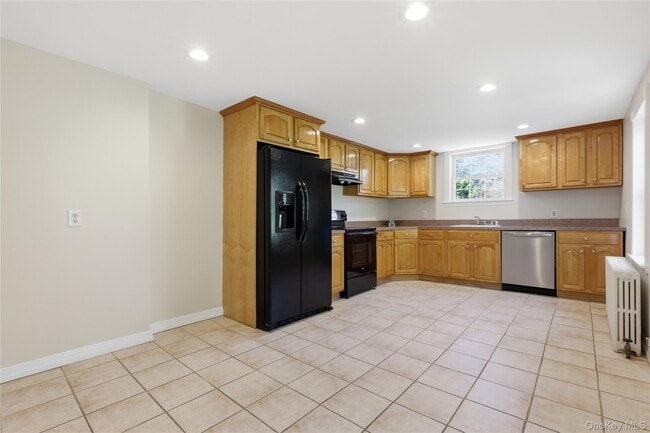 Building Photo - 39 Cox Ave