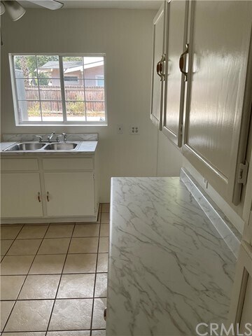 Building Photo - 4091 Linwood Pl