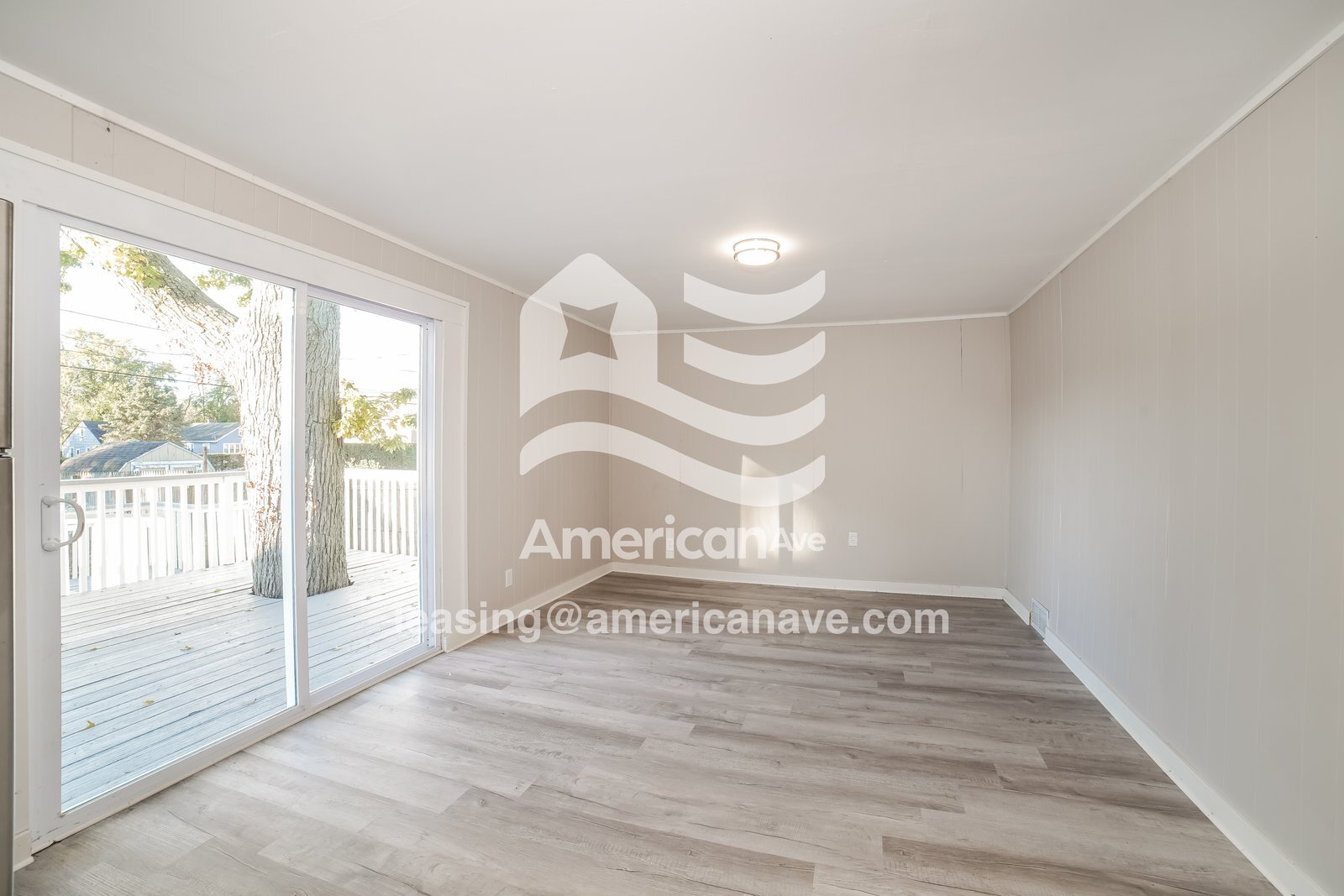 Building Photo - 908 E Maywood Ave