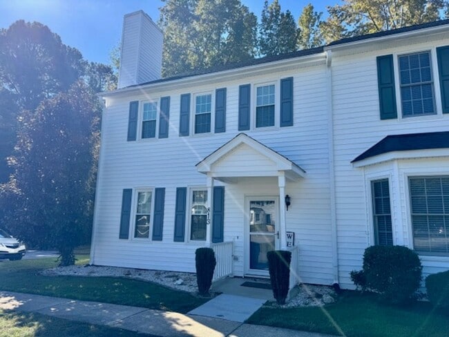 Building Photo - Elegant 2-Story Townhome with Sunroom & Lu...