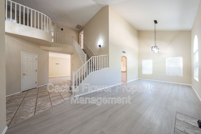 Building Photo - 970 N Willow St