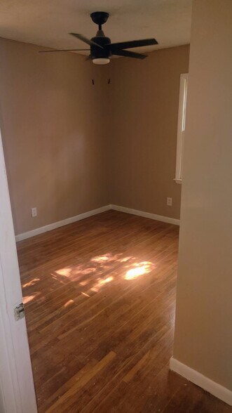 Nice sized bedrooms - 2626 Vucrest Ave