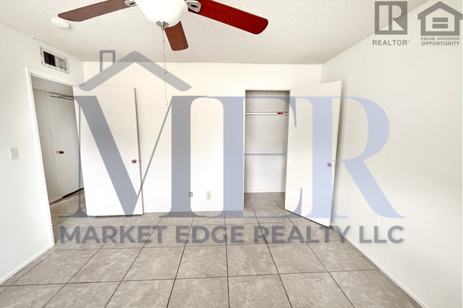 Building Photo - 3Bed/2Bath Apartment at 48th St/Thomas! Move-In Ready on 05/14/2026!--FENCED-IN YARD! NO HOA!