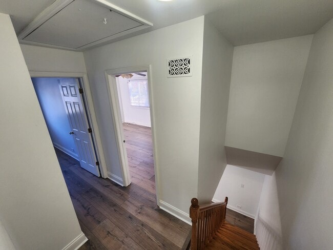 Building Photo - 1597 Cove Dr