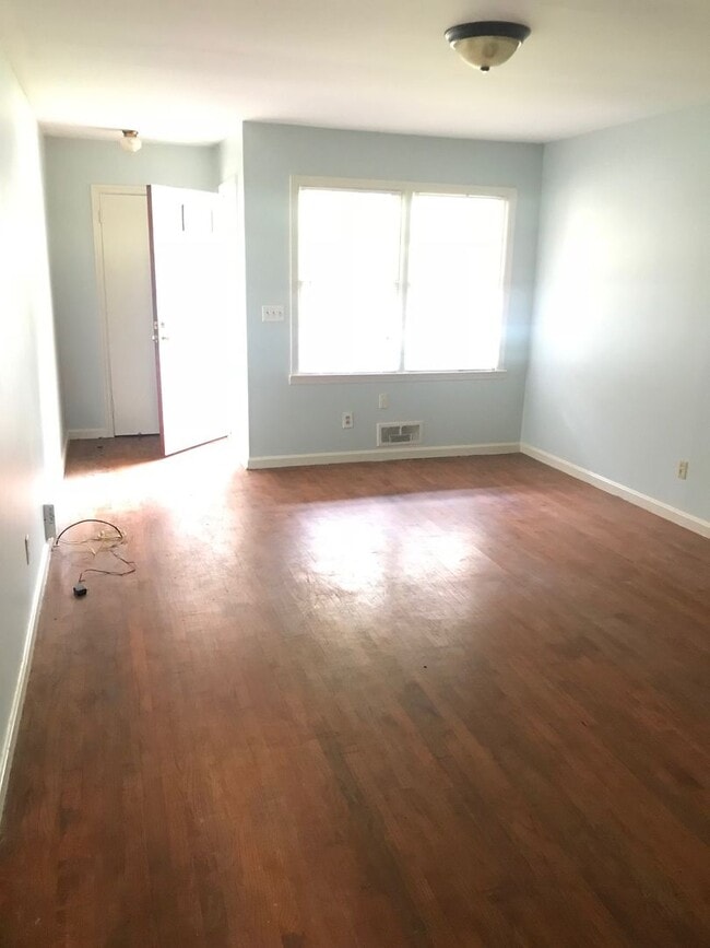 Building Photo - Riverdale Duplex Available July 2024