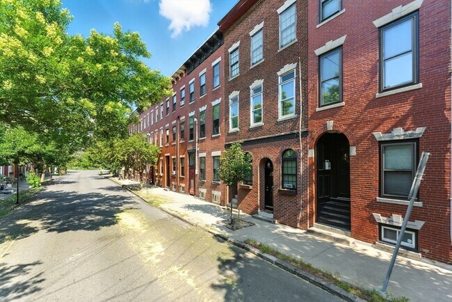 Building Photo - 19 Medford St