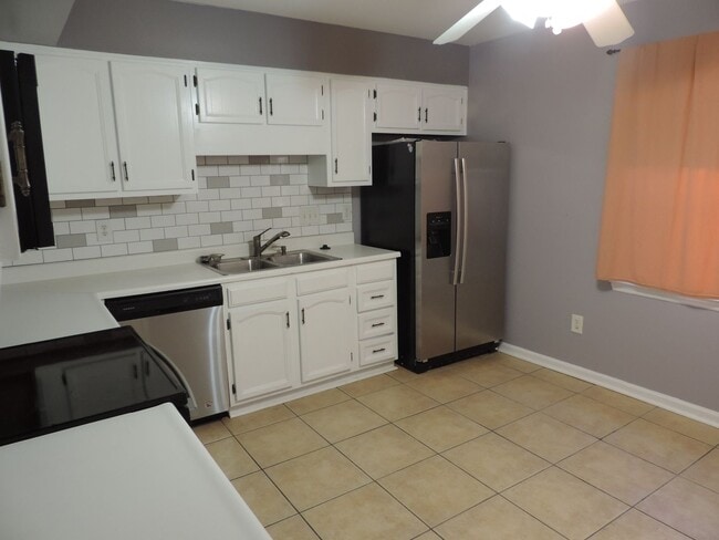 Building Photo - 8807_HUNTER_RIDGE
