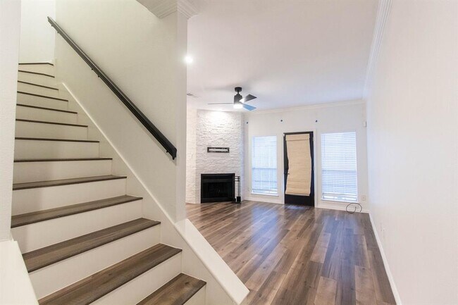 Building Photo - 14400 Montfort Dr