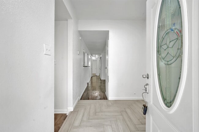 Building Photo - 22102 Breezy Hill Dr