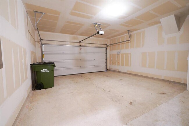 Building Photo - 933 Wildrye Ct