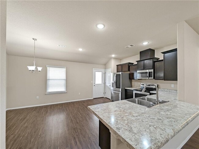 Building Photo - 6706 SW Chestnut Hill Rd