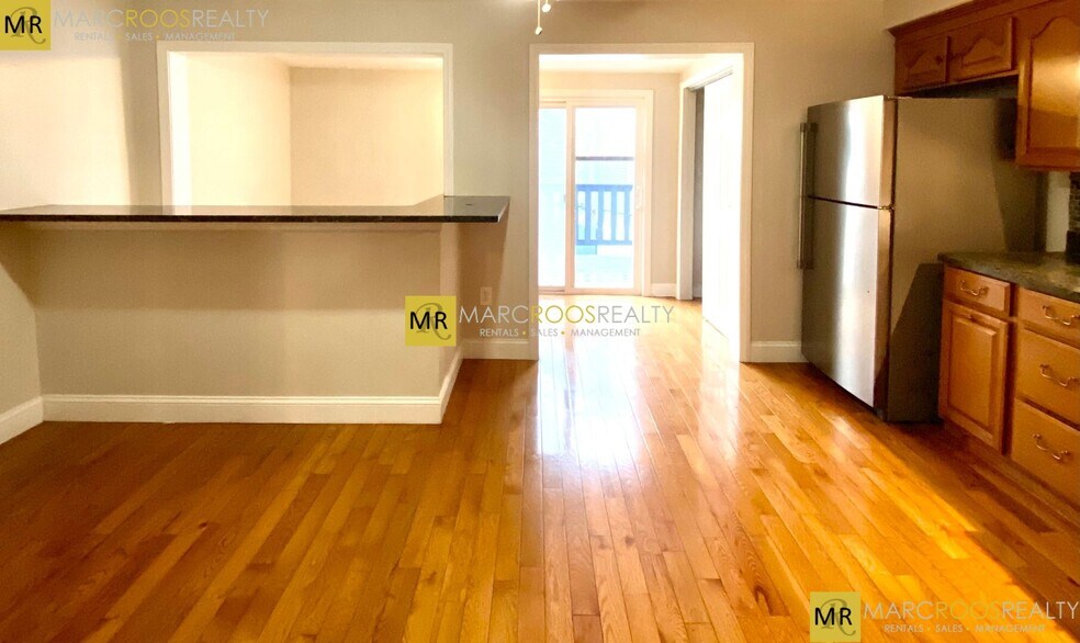 Primary Photo - 165 Bennington St