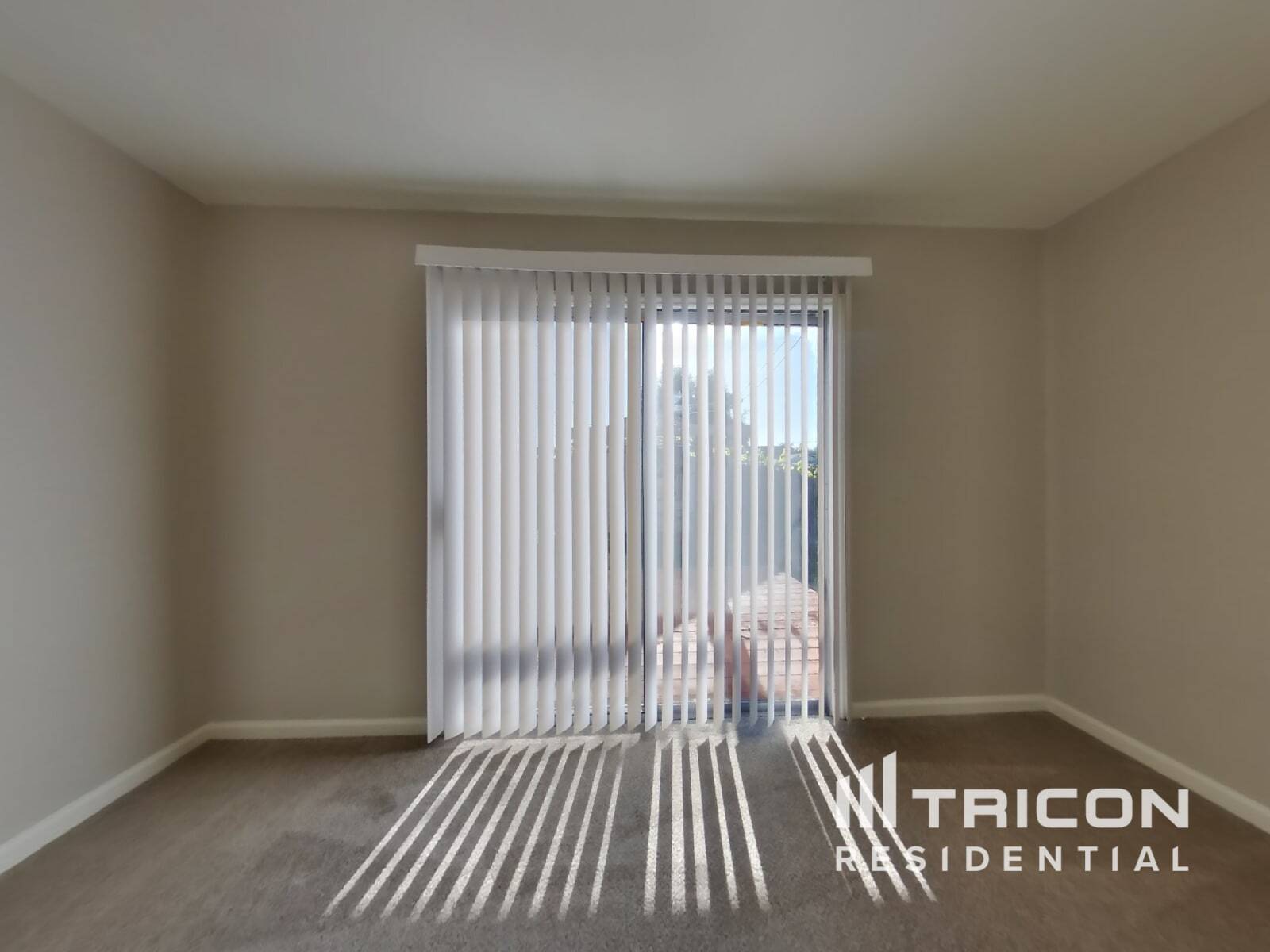 Building Photo - 2749 El Rey St