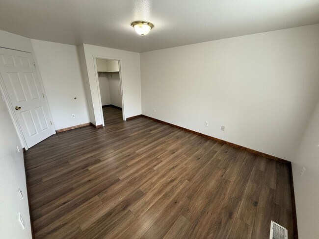 Building Photo - 1/2 Off 2nd Month's Rent