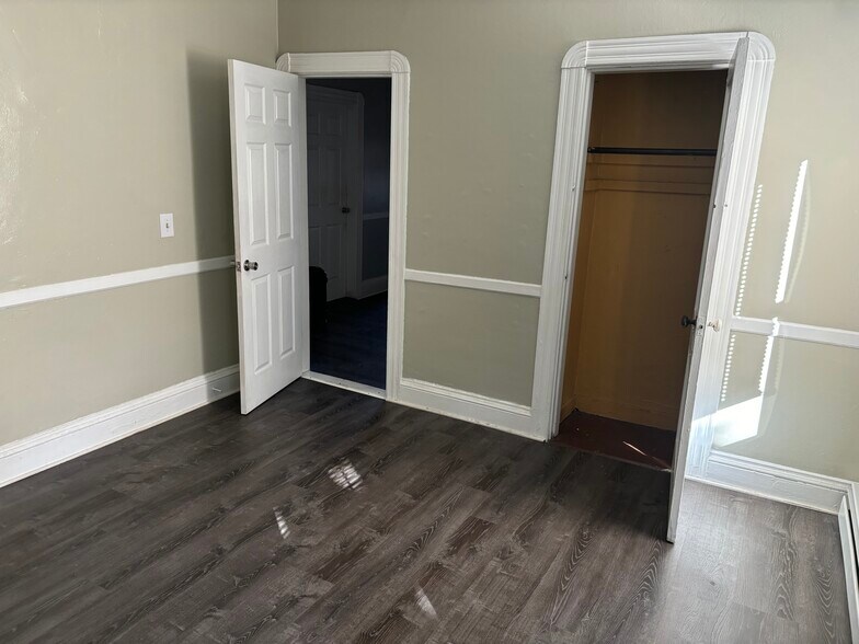 Building Photo - 10 Bainbridge Ave