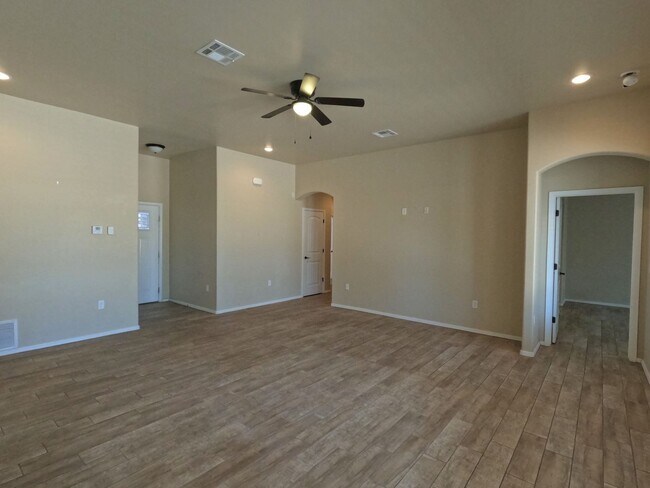 Building Photo - 928 Flora Vista Dr