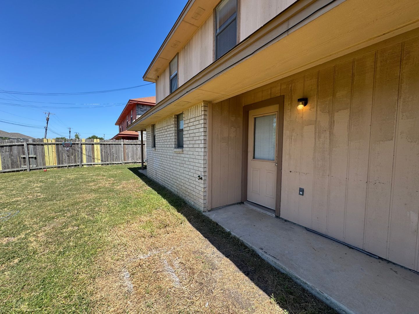Building Photo - 1100 Leslie Cir