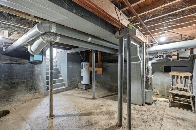 Building Photo - NEW LISTING! 2 BEDROOM HOME