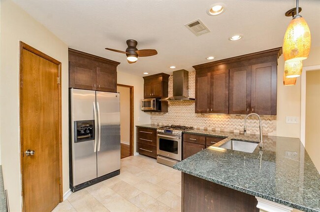 Building Photo - 2731 River Birch Dr